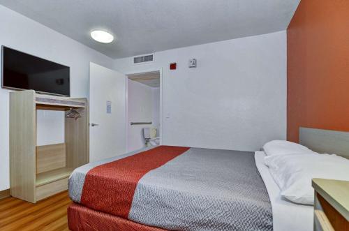 Motel 6-Big Bear Lake, CA in Big Bear Lake (CA) Motel 6-Big Bear Lake, CA in Big Bear Lake (CA)