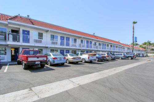 Entrance, Motel 6-La Mesa, CA - San Diego in La Mesa (CA) Entrance, Motel 6-La Mesa, CA - San Diego in La Mesa (CA)