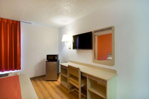 在meiguo.com看到的Motel 6 Waukegan的介绍图片