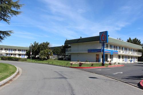 ทัศนียภาพภายนอกโรงแรม, Motel 6 King City, CA in คิงซิตี้ (แคลิฟอร์เนีย) ทัศนียภาพภายนอกโรงแรม, Motel 6 King City, CA in คิงซิตี้ (แคลิฟอร์เนีย)