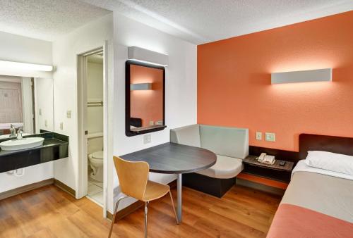 在meiguo.com看到的Motel 6 Lindale的介绍图片