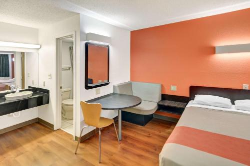 Motel 6 Lindale, TX in Lindale (Texas) Motel 6 Lindale, TX in Lindale (Texas)