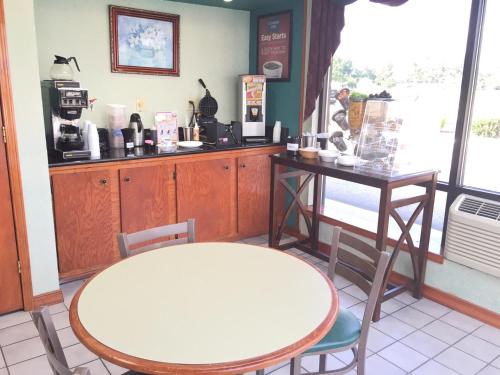 Φαγητό και ποτό, ECONOMY INN DILLON in Ντίλλον Φαγητό και ποτό, ECONOMY INN DILLON in Ντίλλον