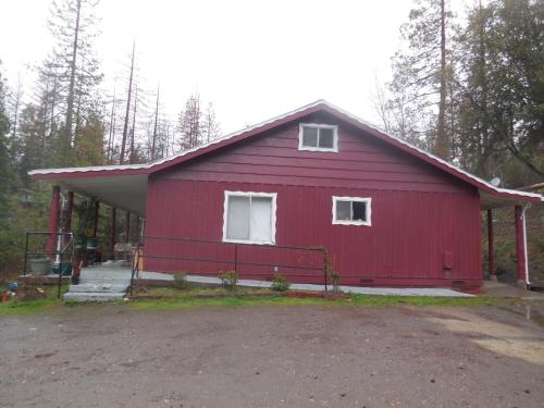 Exterior view, Yosemite Paradise Inn in Coulterville (CA) Exterior view, Yosemite Paradise Inn in Coulterville (CA)