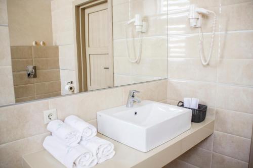 This photo about Hotel Versailles shared on HyHotel.com