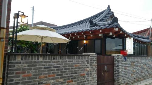 Shinsiwa Hanok Guesthouse 1 (Daein Market)