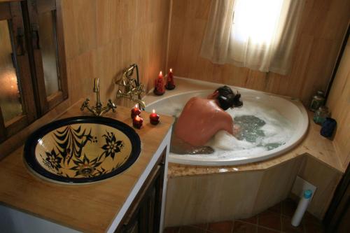 A szálláshely kívülről, Hotel Rural Abejaruco in Cuevas Del Valle A szálláshely kívülről, Hotel Rural Abejaruco in Cuevas Del Valle