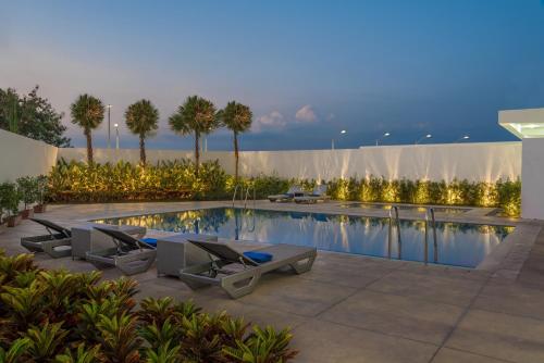 Swimming pool, Park Inn by Radisson Clark in Angeles / Clark Swimming pool, Park Inn by Radisson Clark in Angeles / Clark