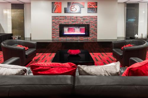 Közös társalgó / TV, AmericInn by Wyndham Janesville in Janesville (WI) Közös társalgó / TV, AmericInn by Wyndham Janesville in Janesville (WI)