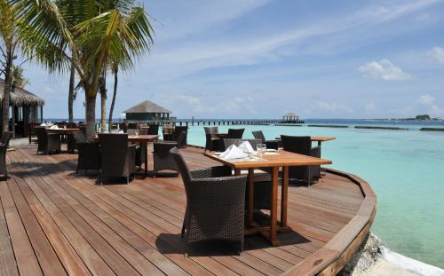 Restaurant, Komandoo Island Resort & Spa in Lhaviyani Atoll Restaurant, Komandoo Island Resort & Spa in Lhaviyani Atoll