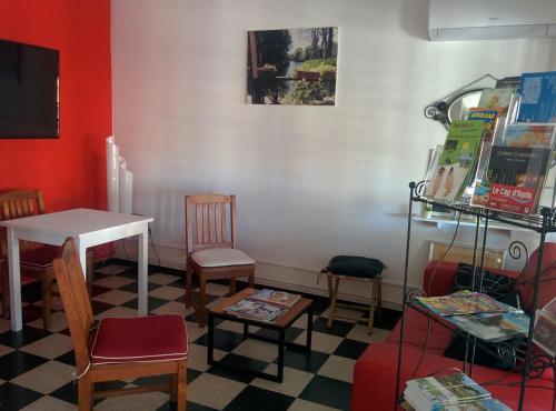 Shared lounge/TV area, Hotel Araur in Agde City Center Shared lounge/TV area, Hotel Araur in Agde City Center