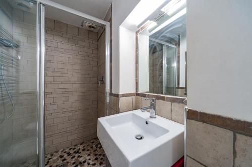 This photo about Sasa House shared on HyHotel.com