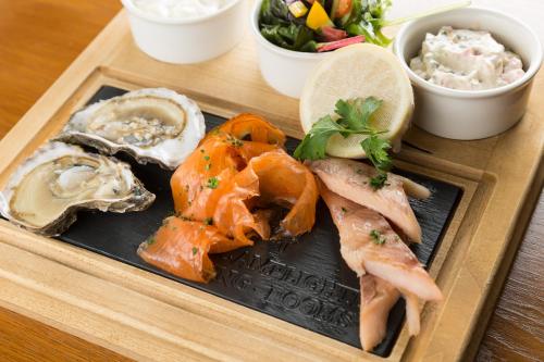 طعام و مشروبات, The Lamplighter Hotel in ويندرميري طعام و مشروبات, The Lamplighter Hotel in ويندرميري