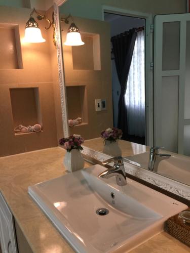 Bathroom, Doc May Boutique Villa near Lam Dong General Hospital Bathroom, Doc May Boutique Villa near Lam Dong General Hospital