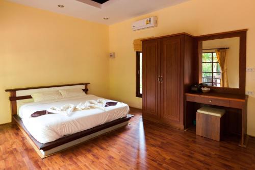 This photo about Palms Hill Resort shared on HyHotel.com