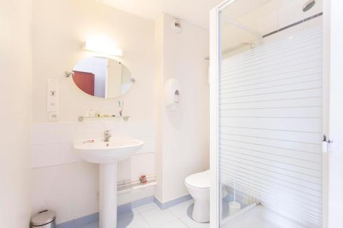 This photo about Hotel Les Gens De Mer Brest by Poppins shared on HyHotel.com