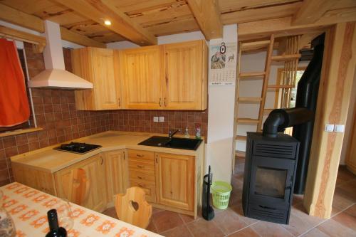 ห้องครัว, Fikfak cottage in ริบโน ห้องครัว, Fikfak cottage in ริบโน