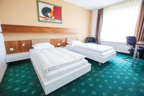 Hotel & Restaurant Ernst in Giesen Hotel & Restaurant Ernst in Giesen