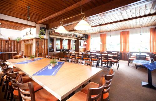 Tekepálya, Hotel & Restaurant Ernst in Giesen Tekepálya, Hotel & Restaurant Ernst in Giesen