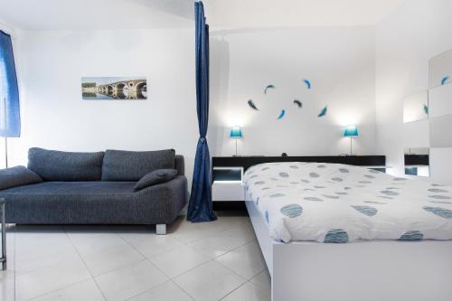 Guestroom, Ancely Studio Aseptise in Purpan Guestroom, Ancely Studio Aseptise in Purpan