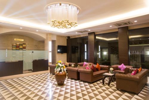 Lobby, Hotel Grand Visava near Lonavala Railway Station Lobby, Hotel Grand Visava near Lonavala Railway Station