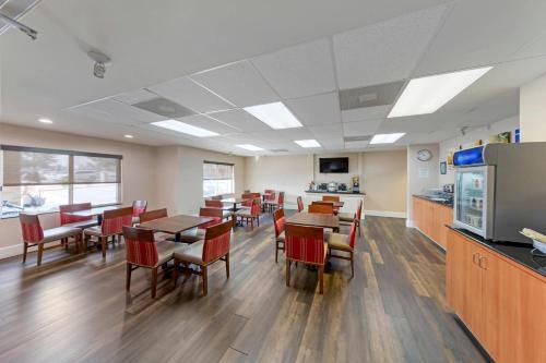 餐飲選擇, 維克多維爾-赫斯佩里亞康福特套房酒店 (Comfort Suites Victorville-Hesperia) in 維克多維爾 餐飲選擇, 維克多維爾-赫斯佩里亞康福特套房酒店 (Comfort Suites Victorville-Hesperia) in 維克多維爾