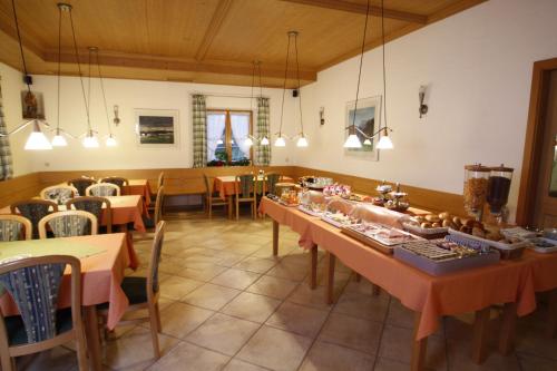 Ételek és italok, Hotel-Cafe Hanfstingl in Egling Ételek és italok, Hotel-Cafe Hanfstingl in Egling