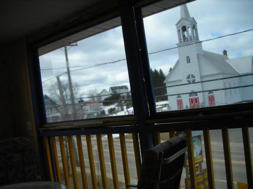 高地咖啡廳和客房旅館 (Gite des Hauteurs et Cafe de la place) in 聖澤農 (QC) 高地咖啡廳和客房旅館 (Gite des Hauteurs et Cafe de la place) in 聖澤農 (QC)