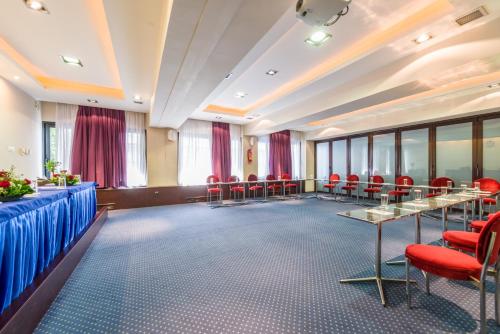 Meeting room / ballrooms, Queen Olga Hotel in Thessaloniki Meeting room / ballrooms, Queen Olga Hotel in Thessaloniki