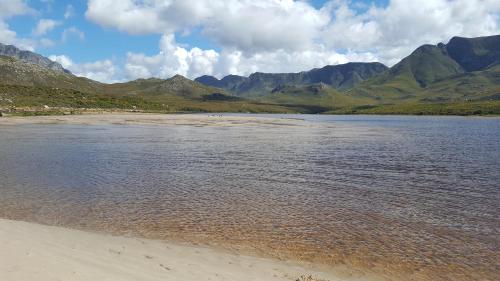 plaža, La Mer Seafront Selfcatering Accommodation Kleinmond in Kleinmond plaža, La Mer Seafront Selfcatering Accommodation Kleinmond in Kleinmond