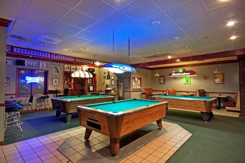 Pub/salon, Rogers Inn in Rogers (AR) Pub/salon, Rogers Inn in Rogers (AR)