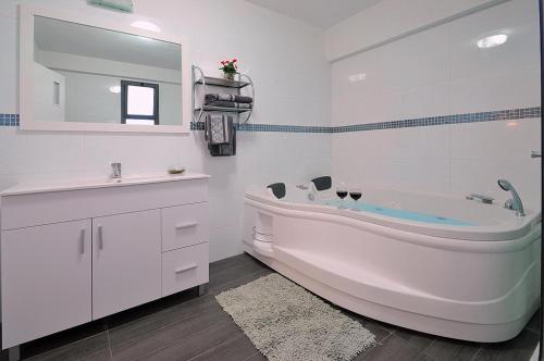 Sharvit Hakesem in Livnim Sharvit Hakesem in Livnim