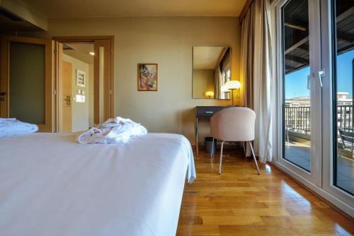Balcony/terrace, Astoria Hotel in Thessaloniki Balcony/terrace, Astoria Hotel in Thessaloniki