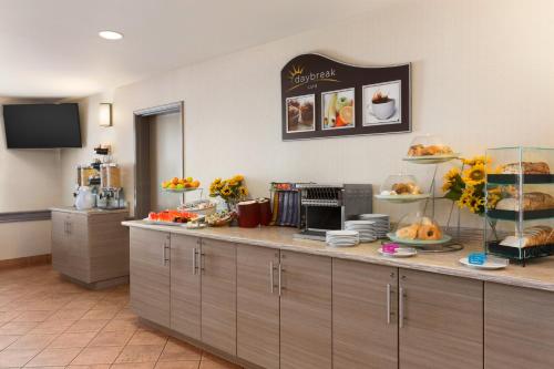 Kitchen, Days Inn by Wyndham Ottawa Airport in Greenbelt Kitchen, Days Inn by Wyndham Ottawa Airport in Greenbelt