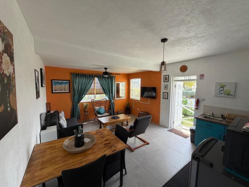 Fasilitas, Coral Sea View Vacation Rental in Apple Hall Fasilitas, Coral Sea View Vacation Rental in Apple Hall
