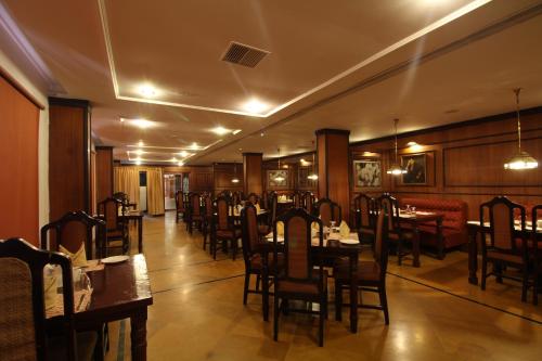 Restaurant, Hotel Sopanam Heritage in Guruvayoor Restaurant, Hotel Sopanam Heritage in Guruvayoor