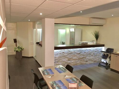 לובי, Hotel Le Paris in נומה לובי, Hotel Le Paris in נומה