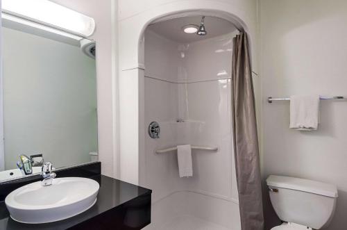 在meiguo.com看到的Motel 6 Laramie的介绍图片