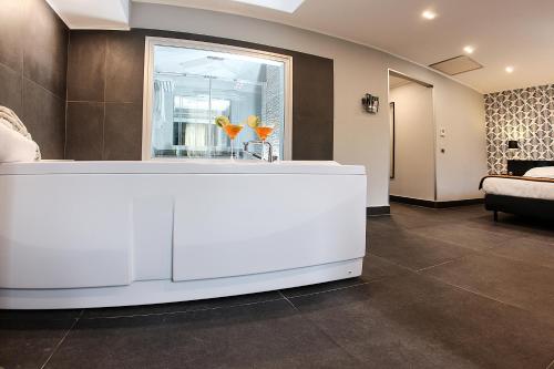 Pezsgőfürdő, Best Western JFK Hotel near Edenlandia Pezsgőfürdő, Best Western JFK Hotel near Edenlandia