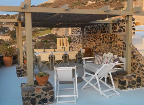 شرفة/ تراس, أفورا هاوسيز سانتوريني (Afoura Houses Santorini) in Exo Gonia شرفة/ تراس, أفورا هاوسيز سانتوريني (Afoura Houses Santorini) in Exo Gonia
