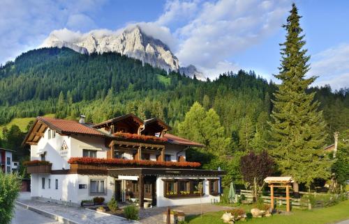 Hotel Berghaus Halali - dein kleines Hotel an der Zugspitze