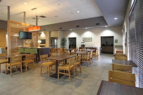 Food and beverages, GreenTree Inn Phoenix Sky Harbor in Sky Harbor International Airport Food and beverages, GreenTree Inn Phoenix Sky Harbor in Sky Harbor International Airport