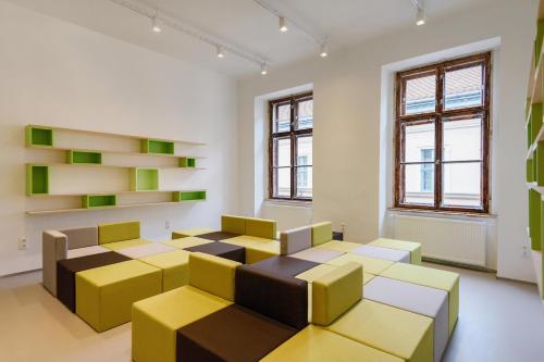 Közös társalgó / TV, Flow Hostel near Magyar Nemzeti Múzeum Közös társalgó / TV, Flow Hostel near Magyar Nemzeti Múzeum