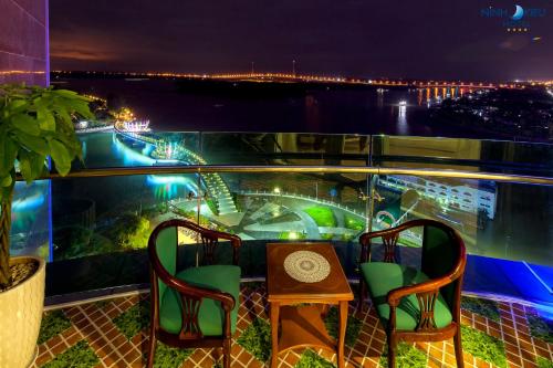 Balcony/terrace, Ninh Kieu Riverside Hotel in Ninh Kieu Quay Balcony/terrace, Ninh Kieu Riverside Hotel in Ninh Kieu Quay