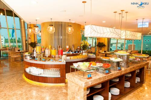 Restaurant, Ninh Kieu Riverside Hotel in Ninh Kieu Quay Restaurant, Ninh Kieu Riverside Hotel in Ninh Kieu Quay