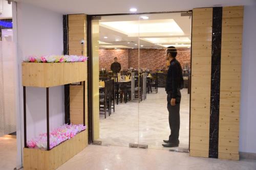 Hotel S.K Crown Park Naraina