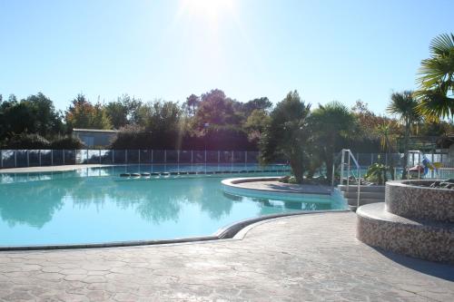 Swimming pool, Reve en Famille in Gastes Swimming pool, Reve en Famille in Gastes