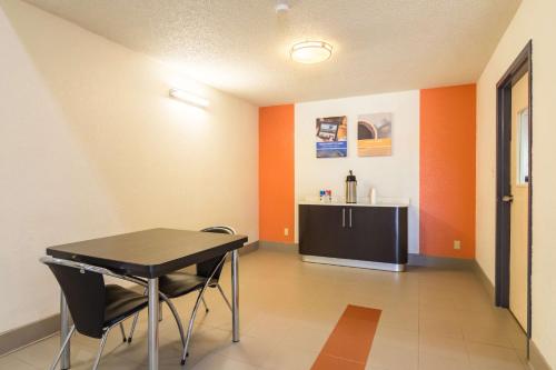 Αίθουσα υποδοχής, Motel 6-Arkadelphia, AR in Αρκαντέλφια Αίθουσα υποδοχής, Motel 6-Arkadelphia, AR in Αρκαντέλφια