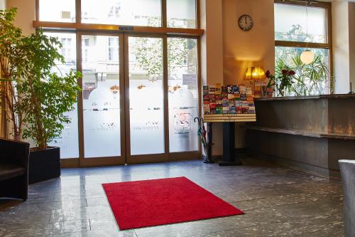 Lobby, Hotel Europa City in Wilmersdorf Lobby, Hotel Europa City in Wilmersdorf