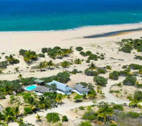 酒店外观, Coral Villa - Beachfront Villa with Private Pool by Karula in 伊尼扬巴内 酒店外观, Coral Villa - Beachfront Villa with Private Pool by Karula in 伊尼扬巴内
